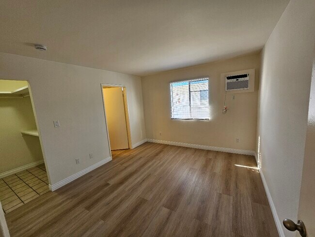 Foto del edificio - 14323 Haynes St