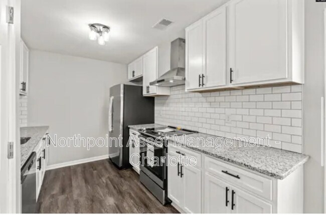 Building Photo - 1120 Waverly Pl Dr