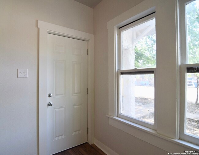 Foto del edificio - 2334 Aransas Ave