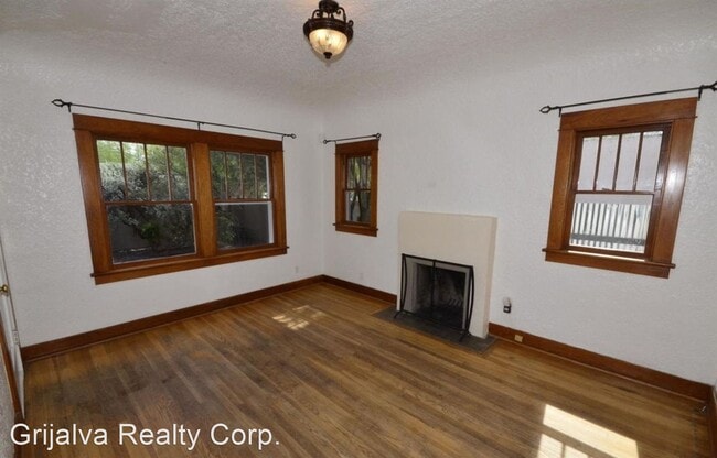 Building Photo - 5 br, 3 bath House - 221 N Norris Ave