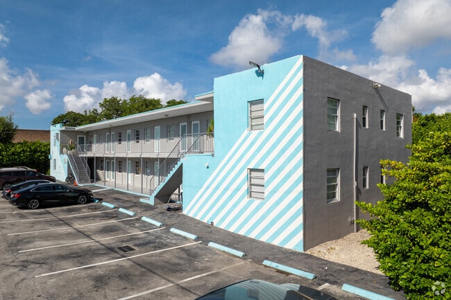 Building Photo - SoMi Happy Livin' (Furnished)