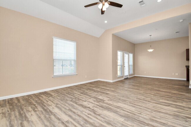 Building Photo - 2318 Bermuda Palms Dr