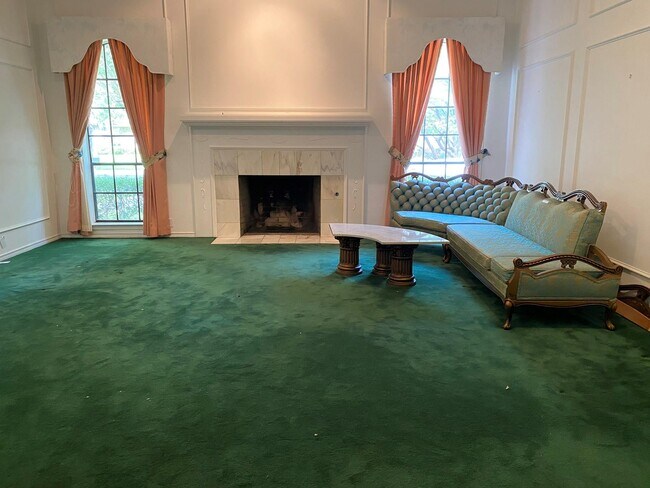 Foto del edificio - 7205 Claybrook Dr