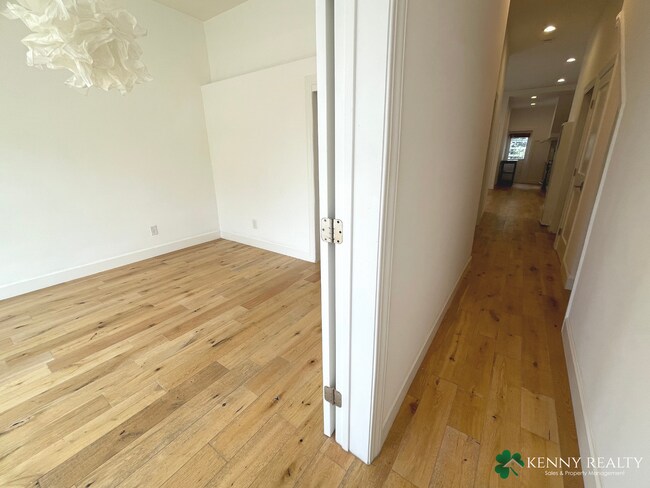 Foto del edificio - 350A San Carlos - LEASE ONLY - VACANT