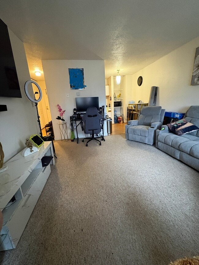 Building Photo - 1518 1st St E