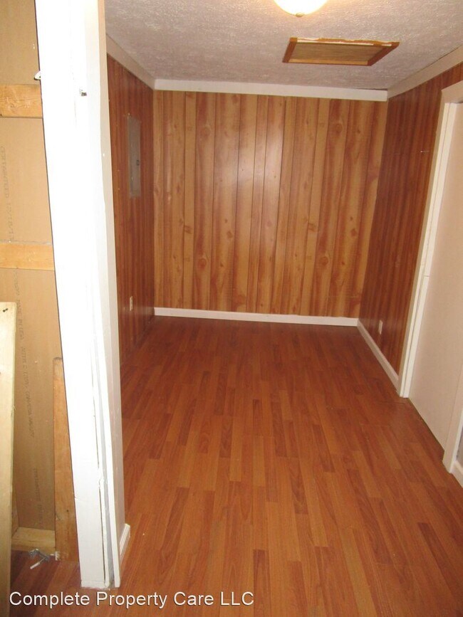 2 br, 1 bath House 2100 W. Memorial Dr. House for Rent