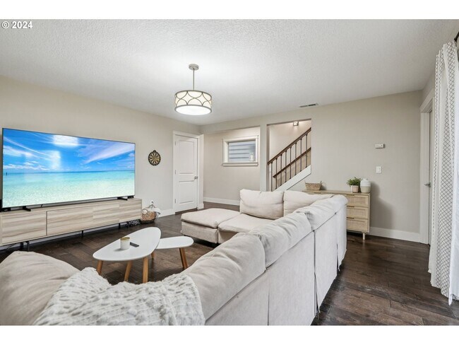 Foto del edificio - Beautiful 4 Bedroom Home For Rent Starting...