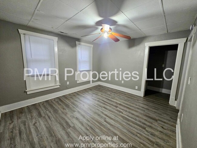 Building Photo - 823 3rd Ave