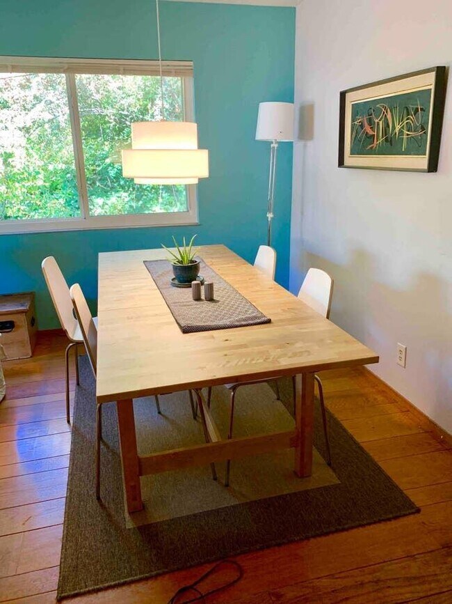 Building Photo - 3 bedroom in Oakland CA 94619