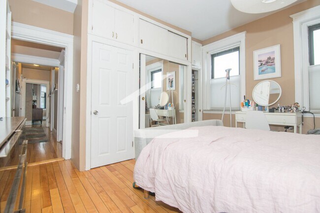Building Photo - Nice 2 bed in Allston