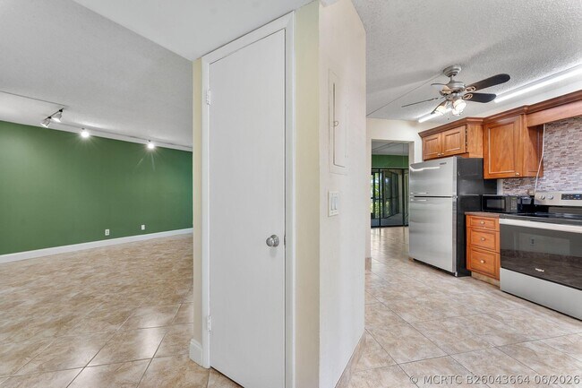 Building Photo - 5800 Camino Del Sol