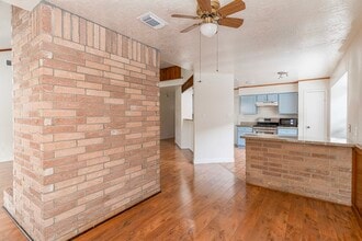 Building Photo - 22018 Kenlake Dr