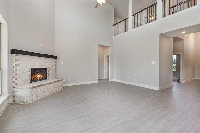 Foto del edificio - 180 Crystal Lk Ln