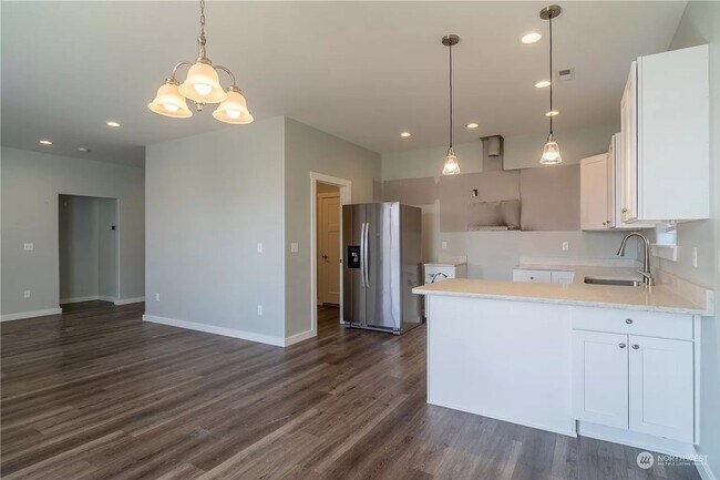 Building Photo - Pet Friendly Newer Construction Home!