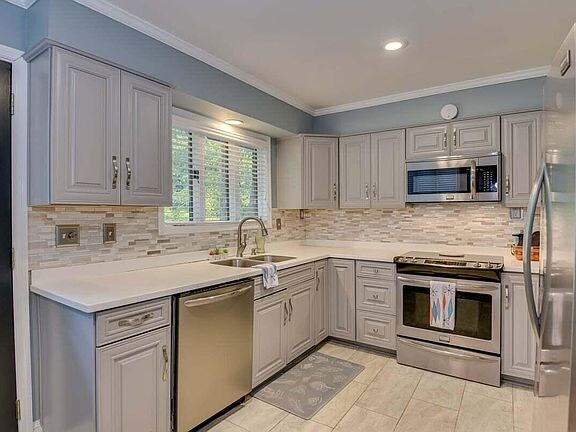 Foto del edificio - 2219 Edgewood Dr