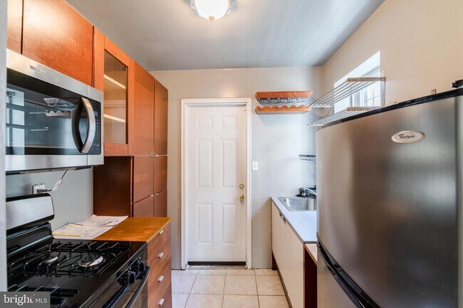 Foto del edificio - 2046 Montrose St