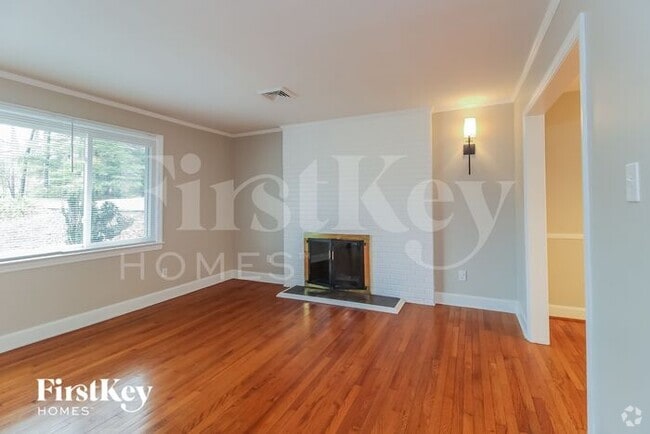 Building Photo - 690 Valley Brook Ln