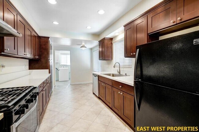 Building Photo - 522 Leda Ln
