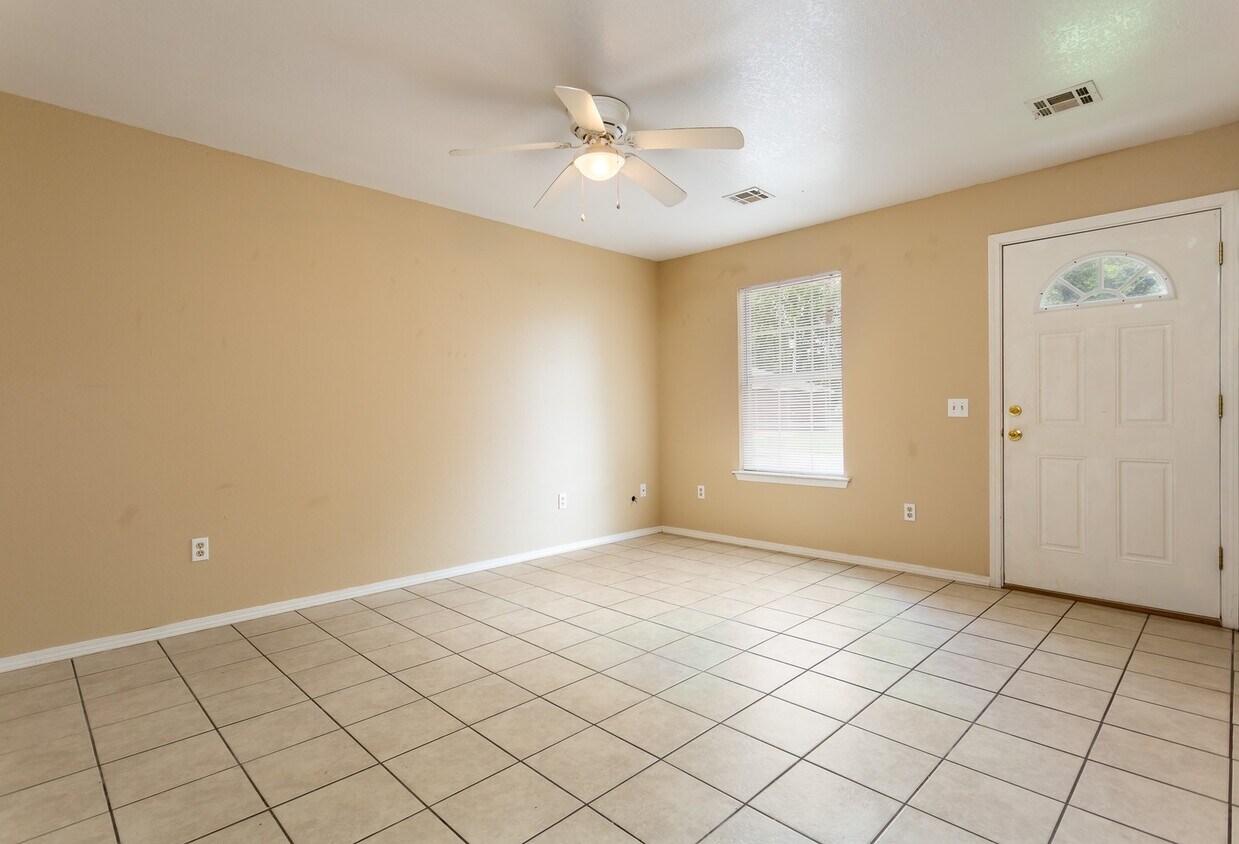 211 213 Unit 211 6th Place, Stilwell, OK 74960 Room for Rent in