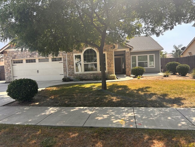 Building Photo - Beautiful home for rent in Visalia!