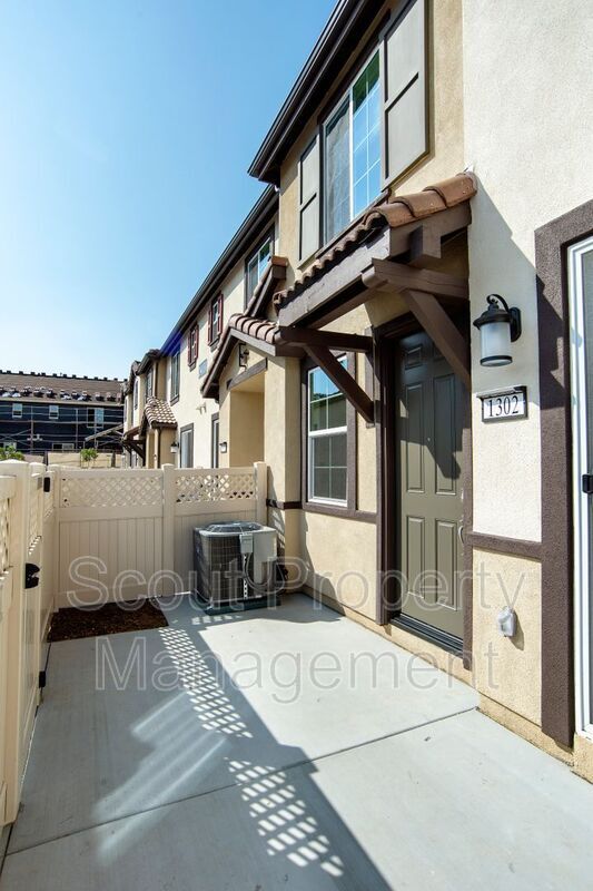 Foto del edificio - 24131 Tuscany Ave