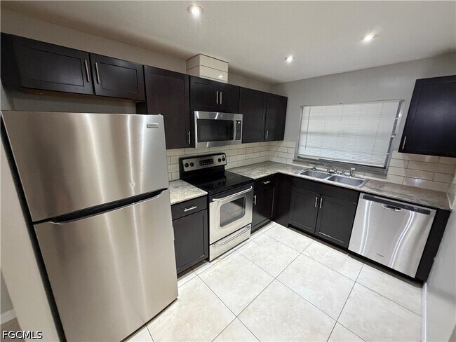 Foto del edificio - 702 SE 47th St