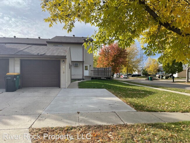 Building Photo - 3 br, 2 bath House - 202 19th St E