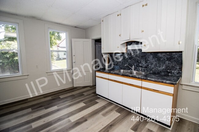 Building Photo - 7501 Berry Ave