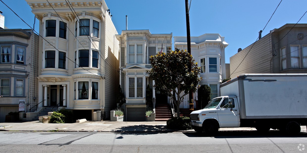 Building Photo - 2965 Washington St