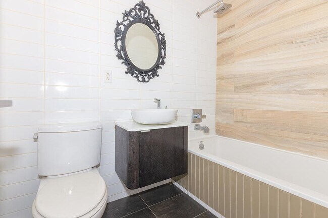 Foto del edificio - 949 Willoughby Ave