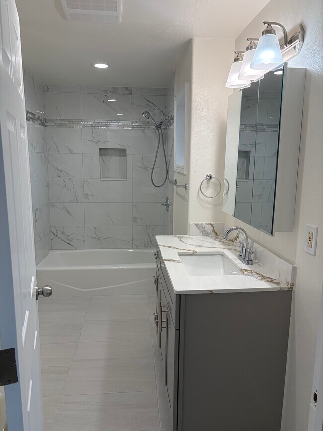 Foto del edificio - 1260 W 22nd St