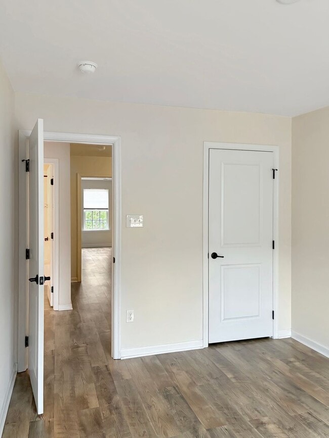 Building Photo - Modern and Luxurious 3 Bed/2.5 Bath in Atlee