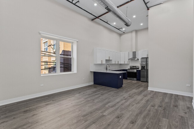 Building Photo - 3214 W Lawrence Ave