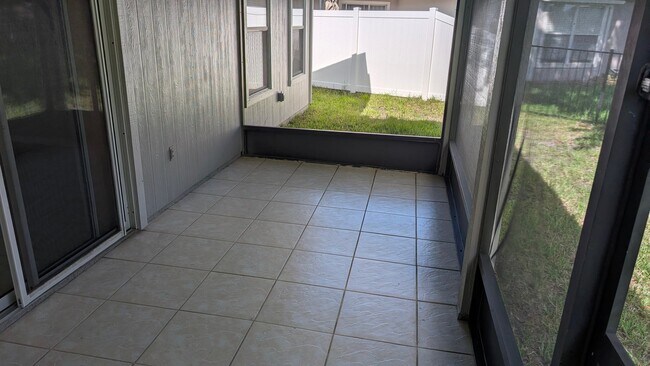 Foto del edificio - 963 Beckingham Dr