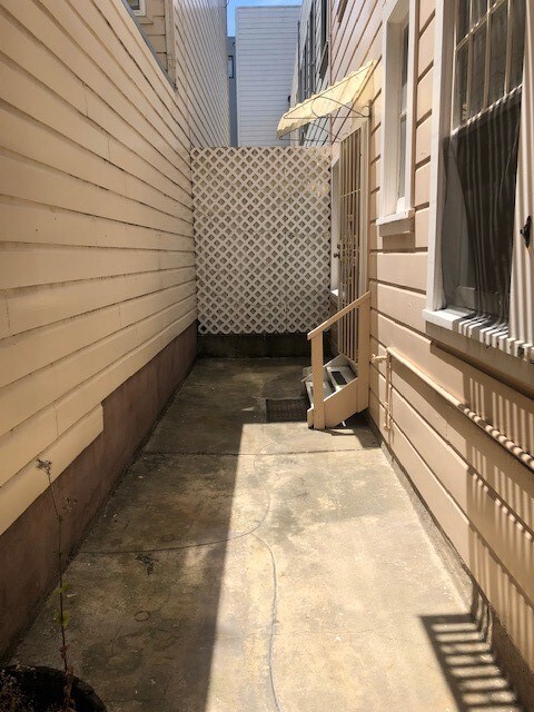 Building Photo - Great one bedroom in Cow Hollow