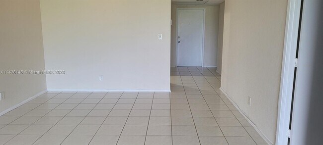 Building Photo - 2851 S Palm Aire Dr
