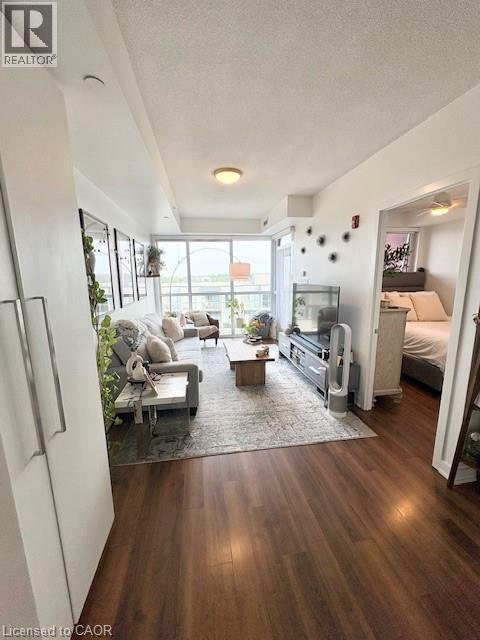 Building Photo - 5240 Dundas St