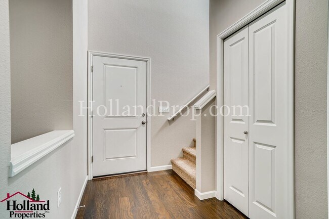 Building Photo - Charming 3-Bedroom Home Near Parks, Trails...