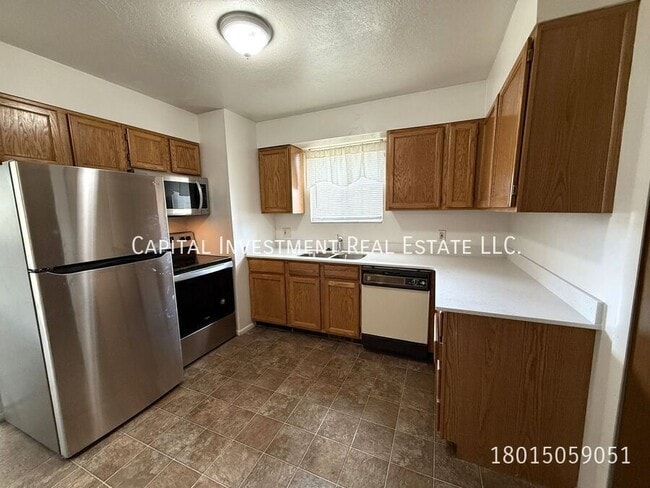 Building Photo - 2342 S 600 E