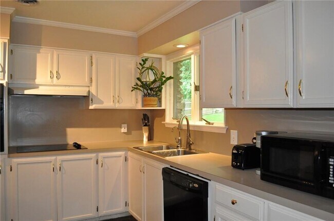 Building Photo - 5008 Jeffery Pl