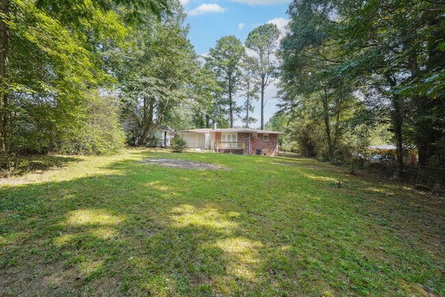 Building Photo - Inviting Exquisite Home on Rector Dr!