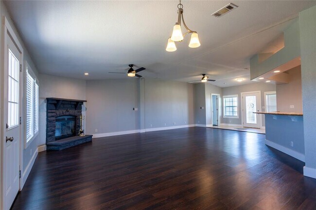 Foto del edificio - 330 Cross Ln