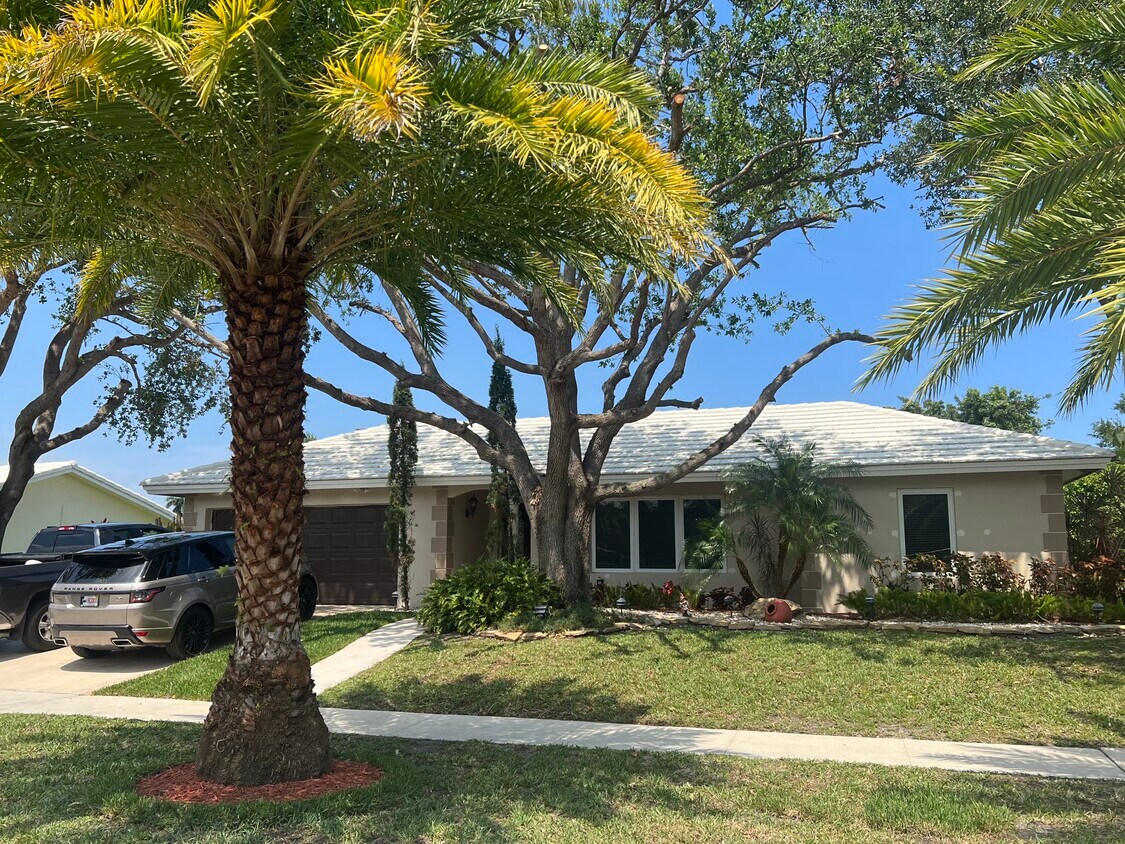 Primary Photo - 1250 SW 15th Ave
