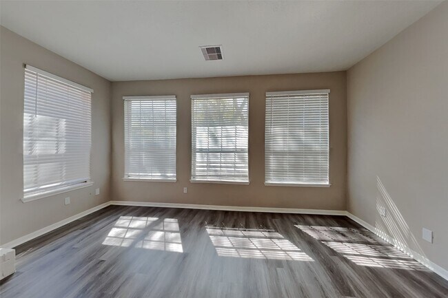 Foto del edificio - 814 Hyacinth Pl