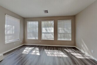 Building Photo - 814 Hyacinth Pl