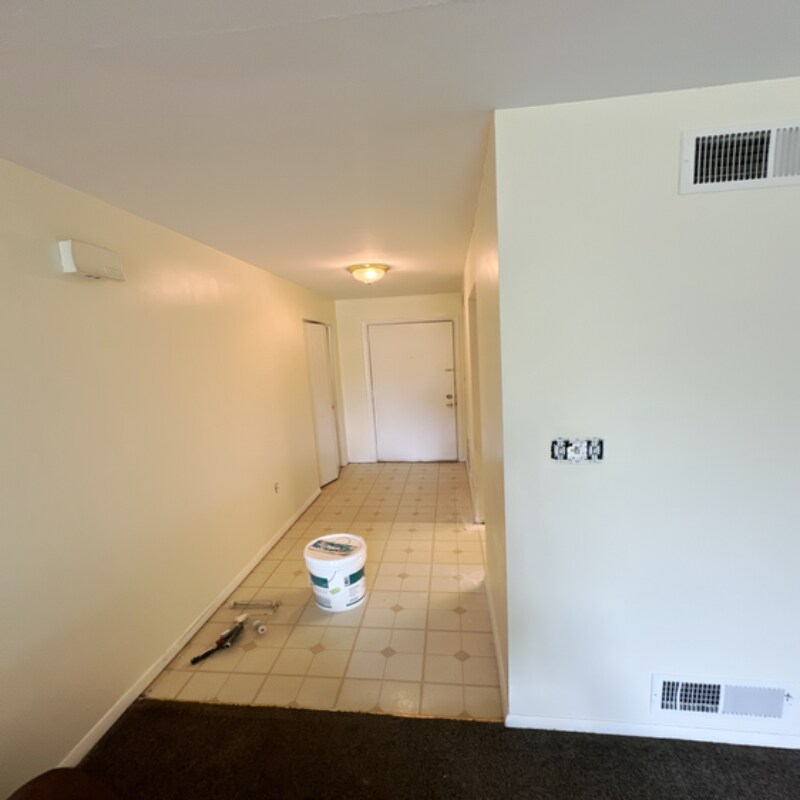 Primary Photo - 2000 Country Club Apartment