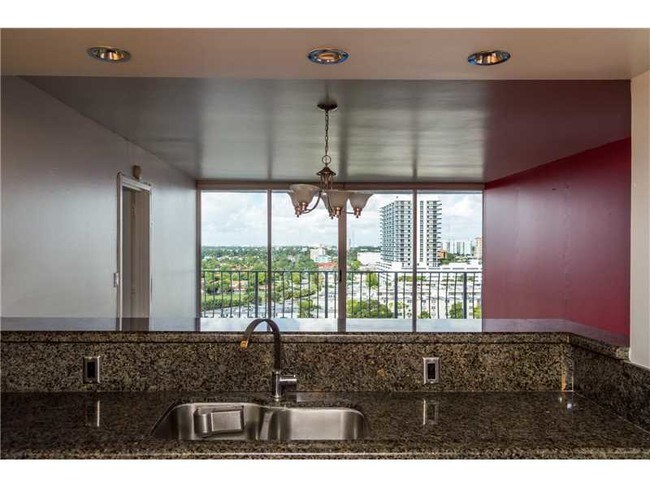 Building Photo - 7601 E Treasure Dr