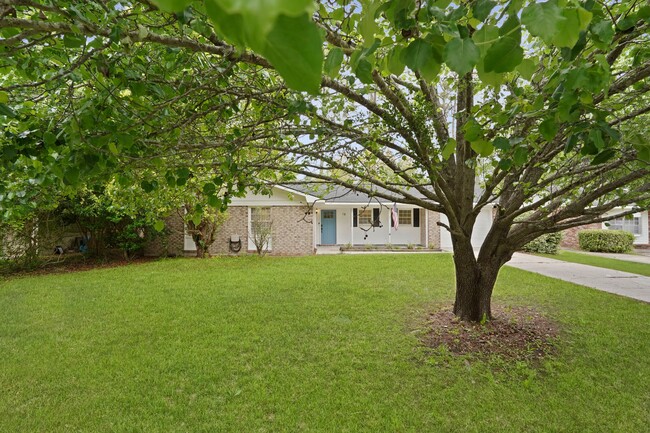 Building Photo - 18 Canterbury Cir