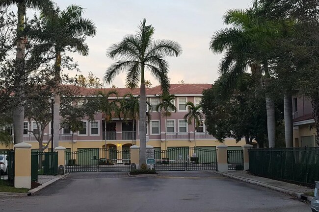 complejo privado - 6832 W Sample Rd