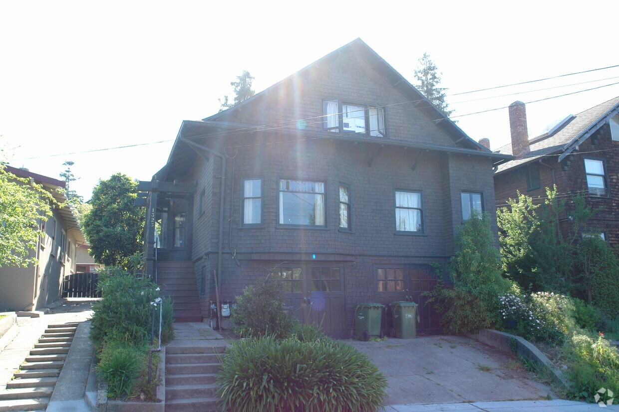 Building Photo - 1323 Oxford St
